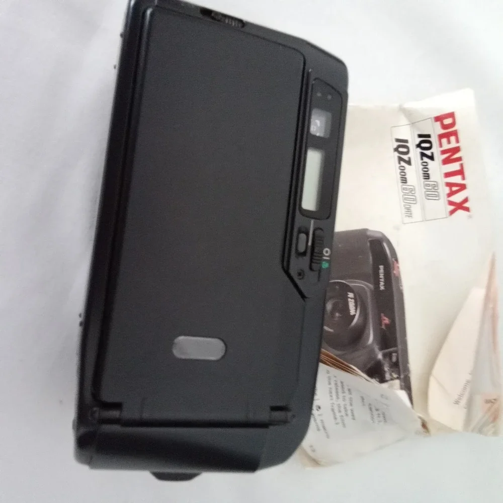 Pentax IQZoom 60 35mm Film Camera 38-60mm Macro Zoom with Case and‎ Manual